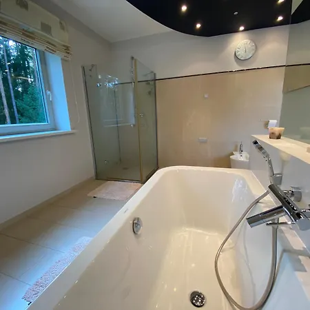 Kakumaee Raba - Puhkemaja Basseiniga Tallinnas *