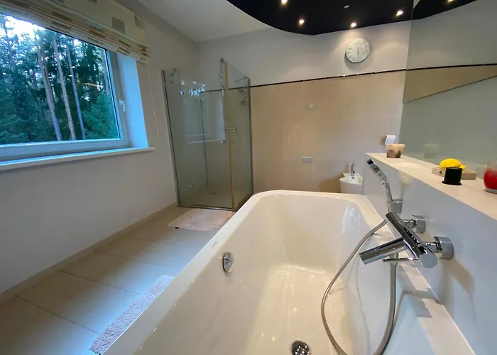 Kakumaee Raba - Puhkemaja Basseiniga Tallinnas *