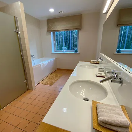 度假居 Kakumaee Raba - Puhkemaja Basseiniga Tallinnas 塔林